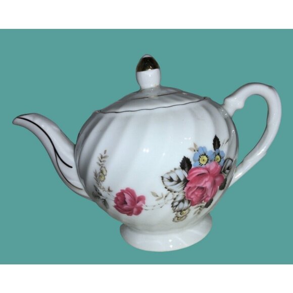 Vintage White Floral Rose TEA POT Made in Japan - Picture 1 of 10